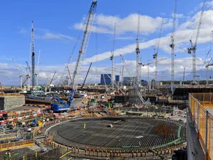 Proiectul Hinkley Point C din Somerset este una dintre cele mai mari centrale nucleare care se construiește în Marea Britanie și care va fi terminată în 2025 - Foto: constructionnews.co.uk