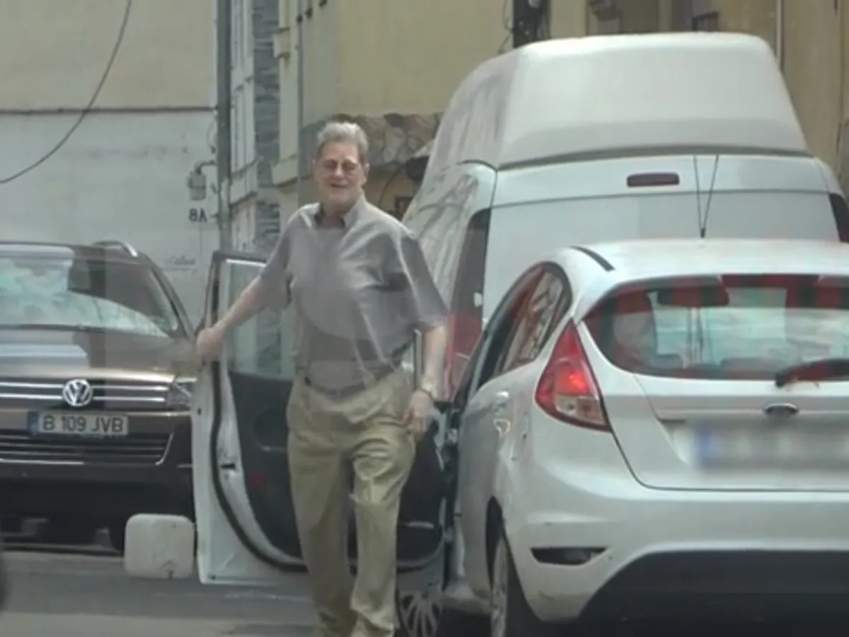 „Procurorul”, marele fotbalist Cornel Dinu, are o mașină de 5.000 €. Oglinda, legată cu scotch - Foto: captură video