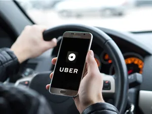 Cinci pensionare au fost escrocate de un șofer Uber prin metoda COVID/FOTO: pymnts.com