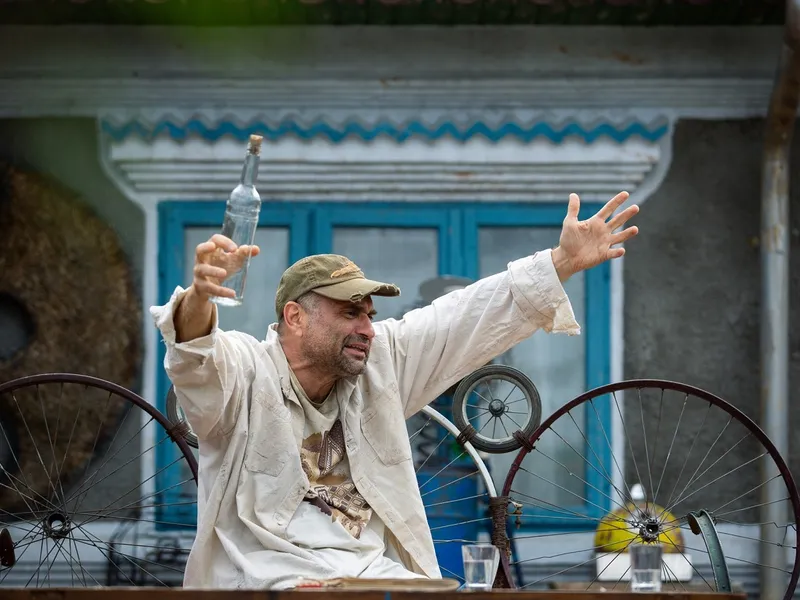 Celentano, popularul personaj din serialul Las Fierbinți interpretat de Adrian Văncică - Foto: Facebook/Las Fierbinți (cu rol ilustrativ)