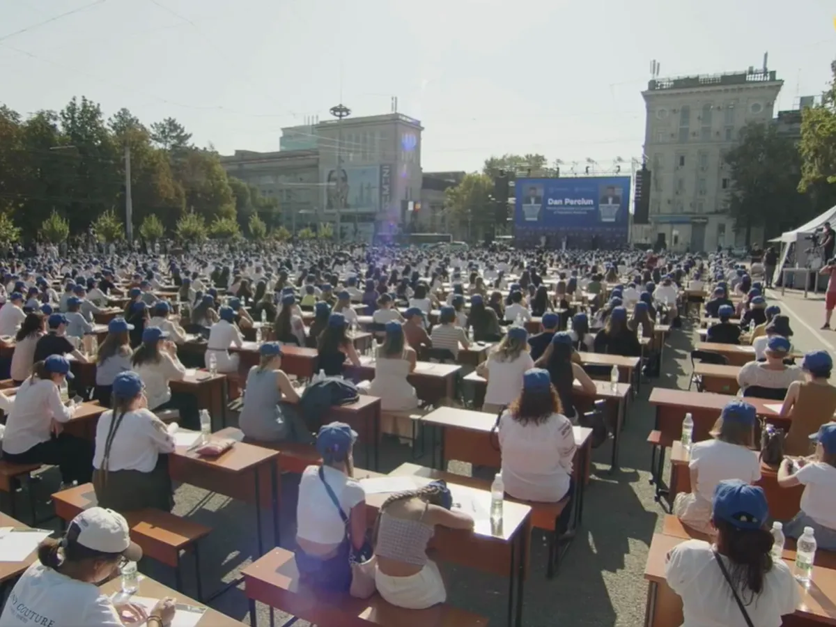 Ziua Limbii Române, marcată prin Marea Dictare Naţională la Chişinău. Număr record de participanţi