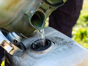 Tineri din Bihor, cercetați după ce au furat 2000 de litri de motorină. Cum au reușit? - Foto: Profimedia Images