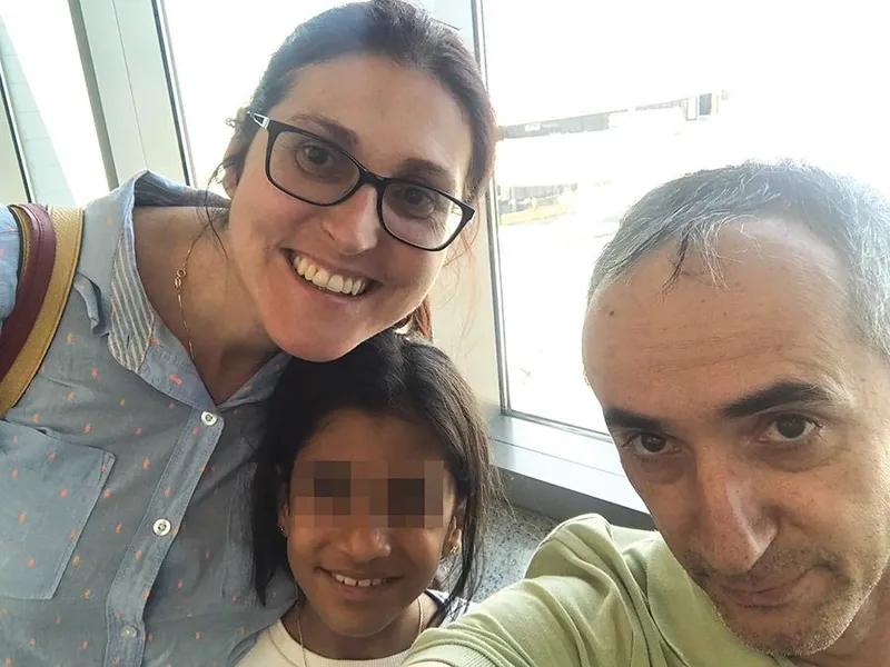 INTOXICARE Sorina Săcărin și familia ei adoptivă au fost folosiți de Antena 3 și RTV, precum și de Coaliția PSD-ALDE pentru a manipula opinia publică, vorbind despre „republica procurorilor“ și despre „americanii care ne iau copiii“