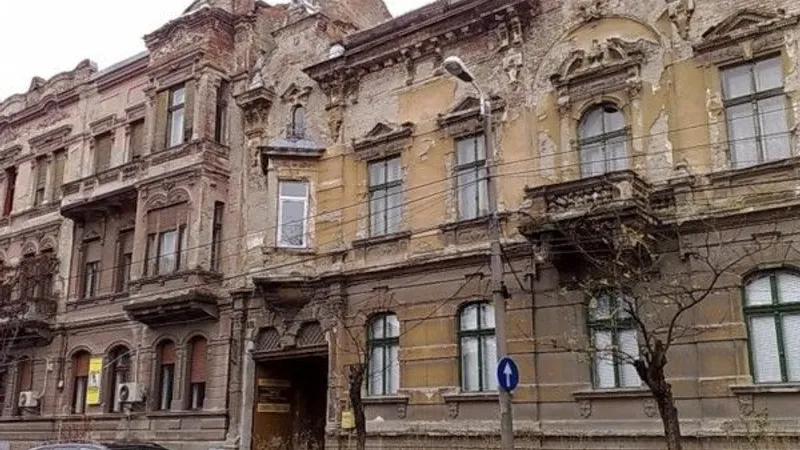 Clădiri istorice lăsate în paragină/FOTO: timpolis.ro
