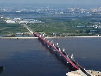 Podul leagă oraşul rus Blagoveşcensk de oraşul chinez Heihe, peste râul Amur. / Foto: news.ro