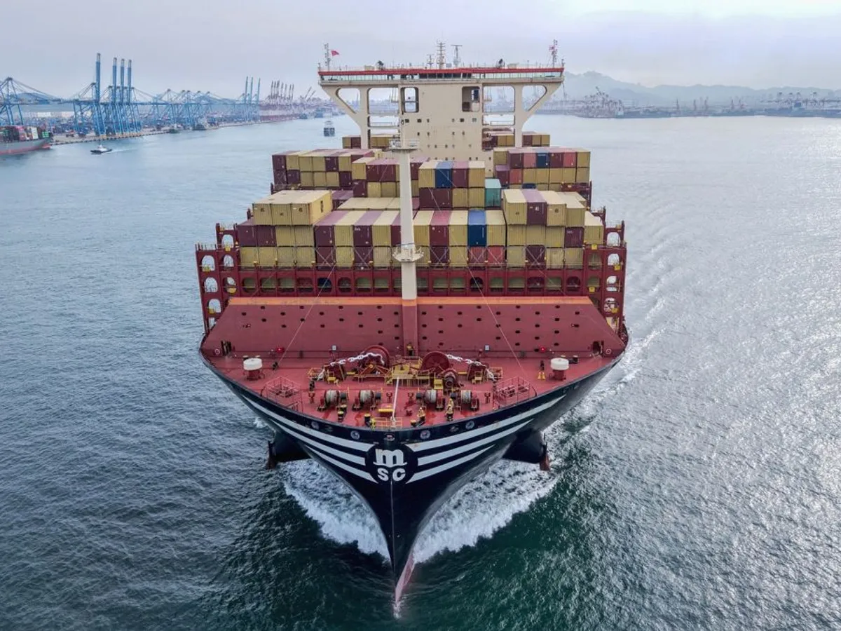 Un cargo de containere, în largul coastelor portului chinezesc Shandong - Foto: Profimedia Images (Imagine cu caracter ilustrativ)