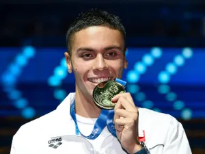 David Popovici, după aurul mondial la 200 m liber: „Apa nu minte. Îţi dă înapoi exact cât ai muncit” - Foto: Profimedia Images