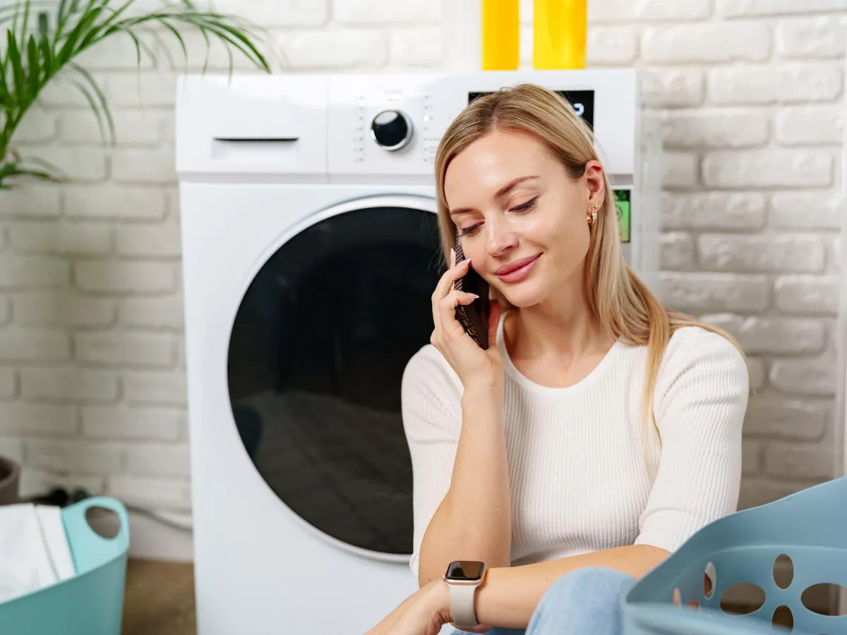 De ce să nu spălați hainele la 90 °C sau 40 °C. Expert spune care e temperatura corectă de spălare a hainelor