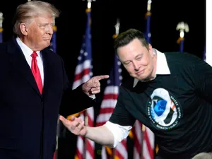 Elon Musk îi așterne "covorul roșu" lui Trump. Îi îndeamnă pe americani să-i voteze pe republicani - FOTO: Profimedia