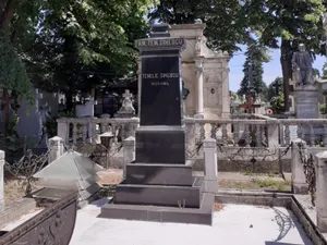 Bustul unui fost primar al Ploieştiului, furat din cimitir. / Foto: ziarulincomod.ro