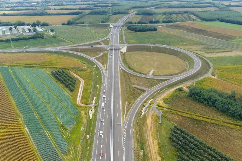 Ungaria a dat &icirc;n trafic primul segment al autostrăzii M49 spre Satu Mare - Foto: Facebook / Ungaria a dat &icirc;n trafic primul segment al autostrăzii M49 spre Satu Mare