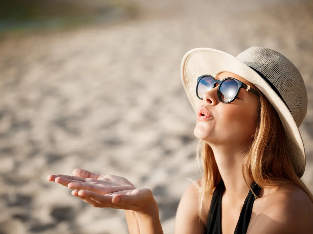 Avertisment de la medici: Soarele de primăvară arde pielea. Nu temperaturile contează ci radiațiile