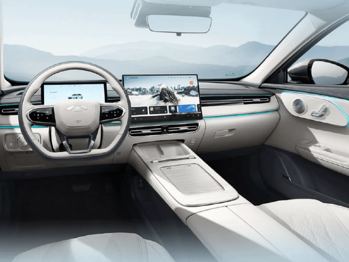 Chinezii dau lovitura! Mașina cât o Octavia care face 2.400 km cu un plin și costă 17.000 € - Foto: Chery