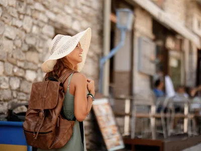 Turistă - Foto: Magnific.com (Imagine cu rol ilustrativ)