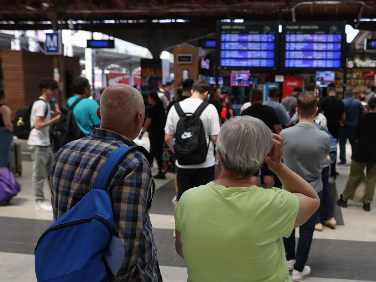Infrastructura feroviară din România, dezastru pe caniculă. Un tren face peste 9 ore Craiova - București