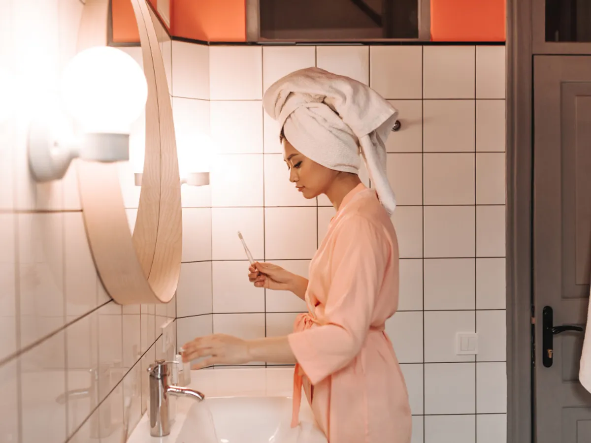 Sunt două locuri în camera de hotel pe care trebuie să le verifici imediat după cazare. Apoi decizi dacă stai