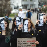 Proiectul brățărilor electronice  pentru monitorizarea agresorilor  s-a împotmolit în Parlament