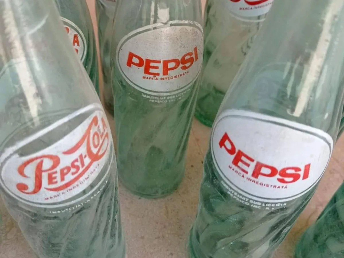 Sticlele de Pepsi Cola care erau AUR în comunism valorează bani și azi. Unde se vând și cu cât? - Foto: FB
