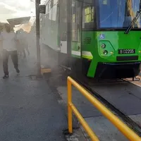 În București, circulă trei tramvaie „reșapate” de STB. În prima zi de lucru, dintr-unul a ieșit fum. / Foto: romaniatv.net