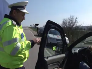 Bătrână de 78 de ani lăsată fără permis de polițiști. Conducea cu 118 km/h în localitate - Foto: MAI Zalau / imagine cu caracter ilustrativ