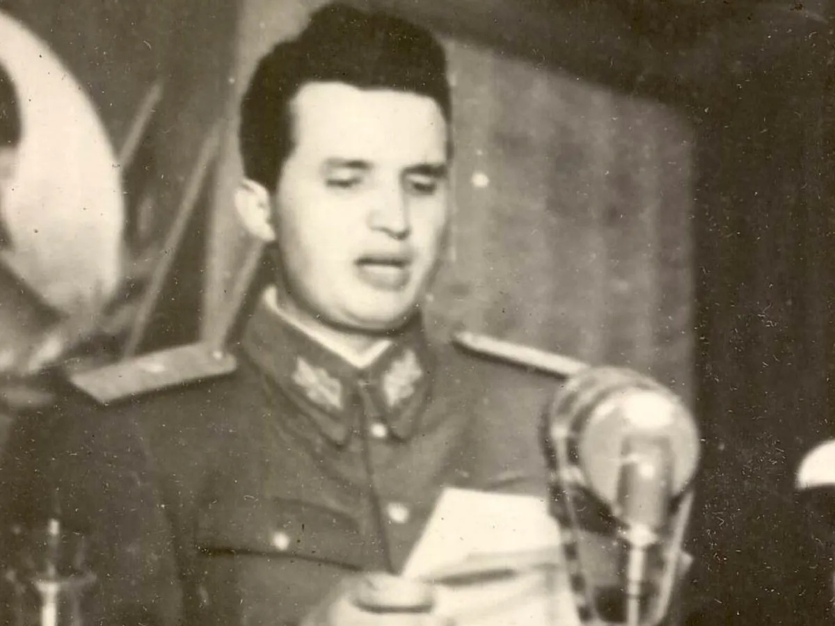 Nicolae Ceaușescu uniformă general