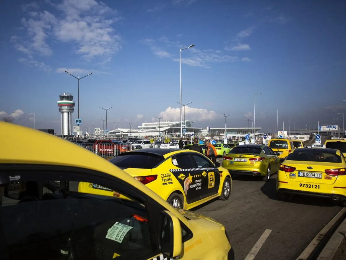 Bulgaria avertizează pasagerii taxiurilor, la trecerea de la leva la euro: Acceptați doar numerar de Revelion!