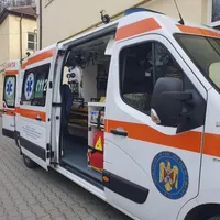 Incident grav la Sinaia. Un copil și patru adulți, surprinși de prelata prăbușită a unei terase/FOTO: Facebook/Ambulanta