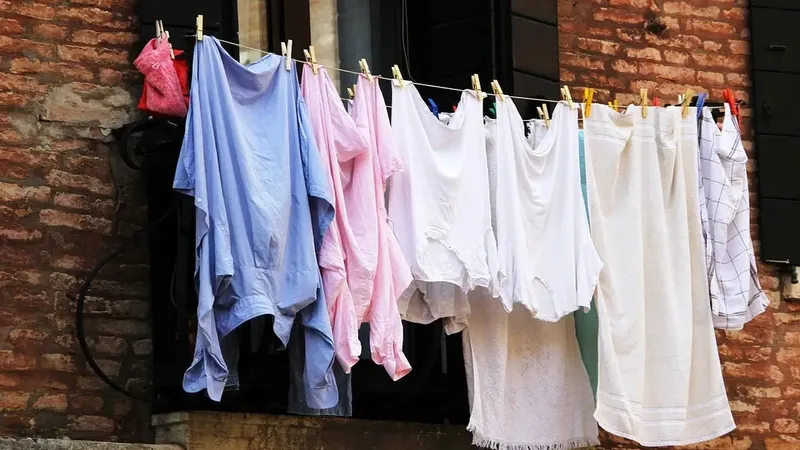Orașul din România unde românii care trăiesc la bloc pot lua AMENDĂ dacă spală rufele. Cum? - Foto: Profimedia Images (imagine cu rol ilustrativ)