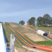 Unde se află cea mai lungă pârtie din țară unde se poate schia tot anul. O alternativă inedtiă Foto: Antena3 captură video