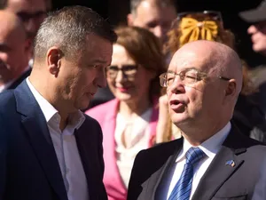 Sorin Grindeanu, discutând cu liberalul Emil Boc - Foto: Profimedia Images