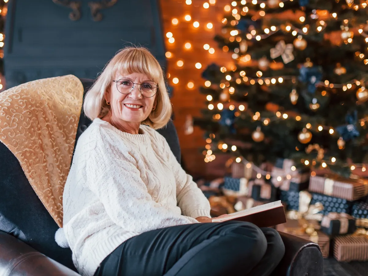 Pensionară cu brad Foto: Freepik (imagine cu rol ilustrativ)