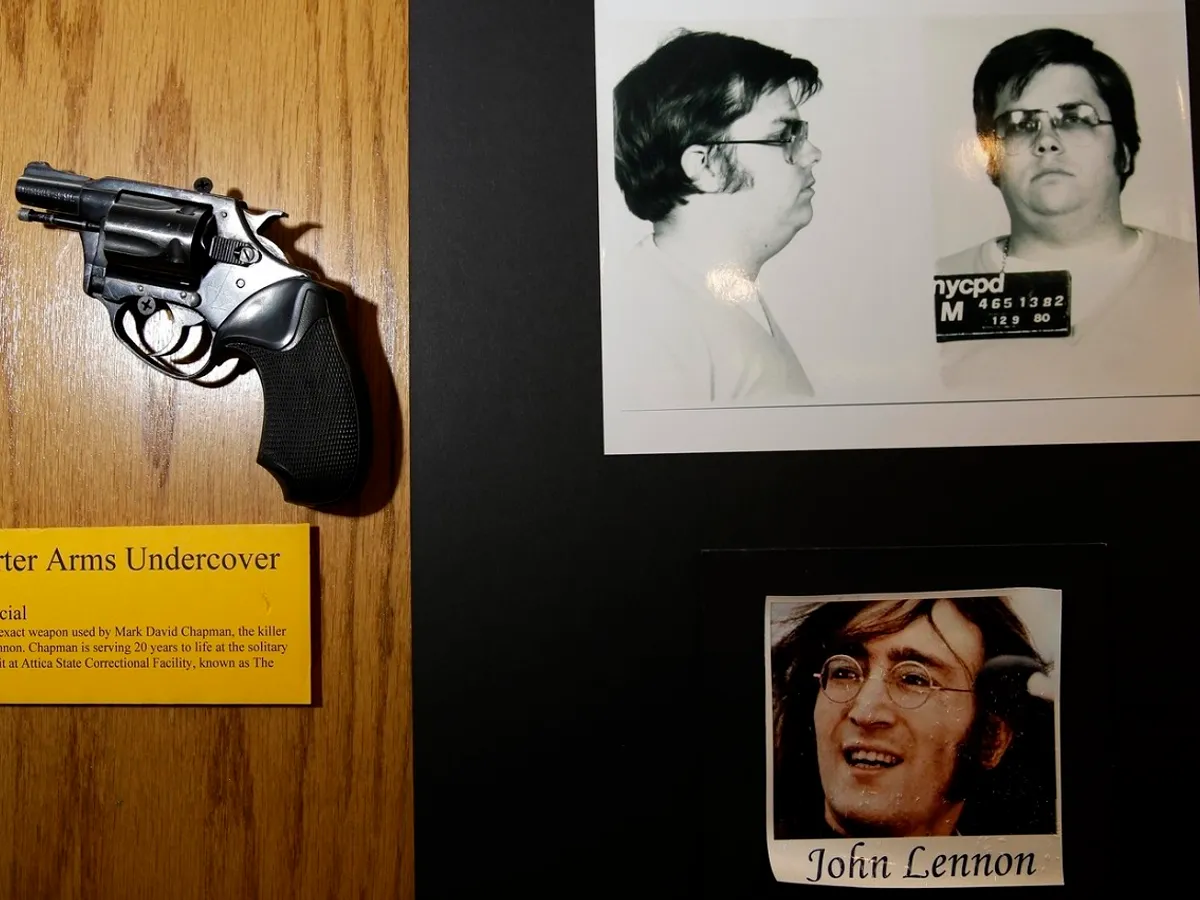 Pistolul asasinului lui Lennon