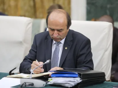 Tudorel Toader e concentrat pe săraci cu cartea/FOTO: Inquam Photos