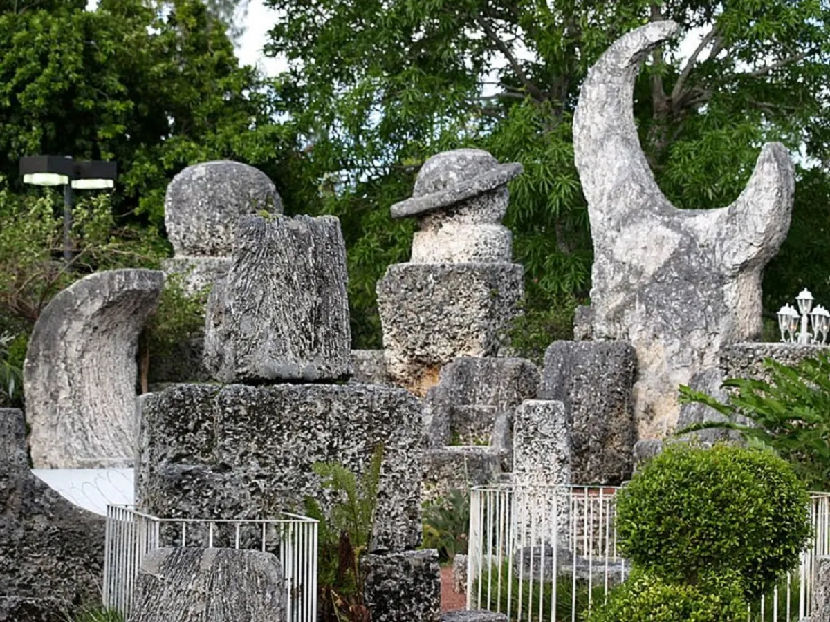 Cine a fost bărbatul care a construit singur un castel
