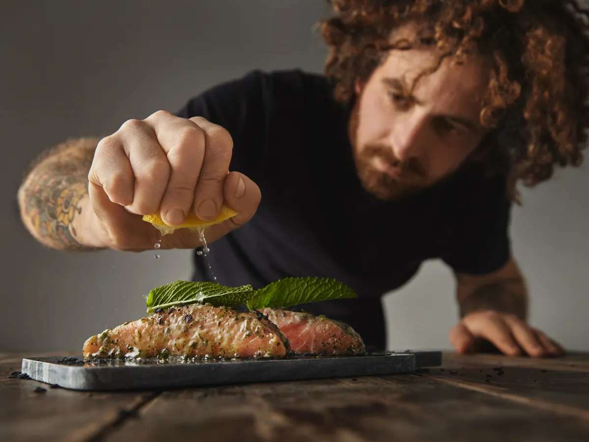 Care este diferența dintre afumatul la cald și cel la rece? Un doctor a explicat care este mai dăunător