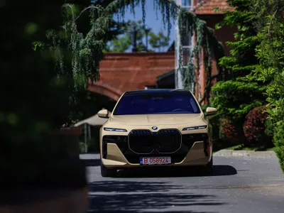 Un român și-a luat un BMW unic. Culoarea Desert Sand Uni costă 7.000 €. Opțiuni de 50.000 € - Foto: Dragoș Savu