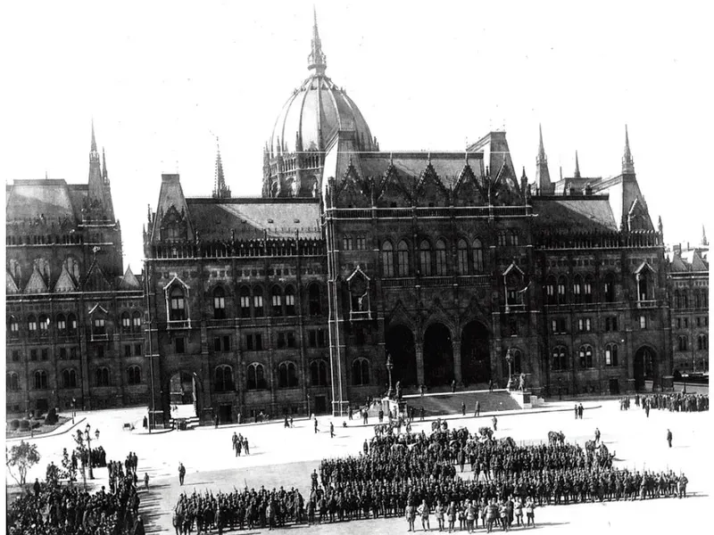 armata romana parlament budapesta