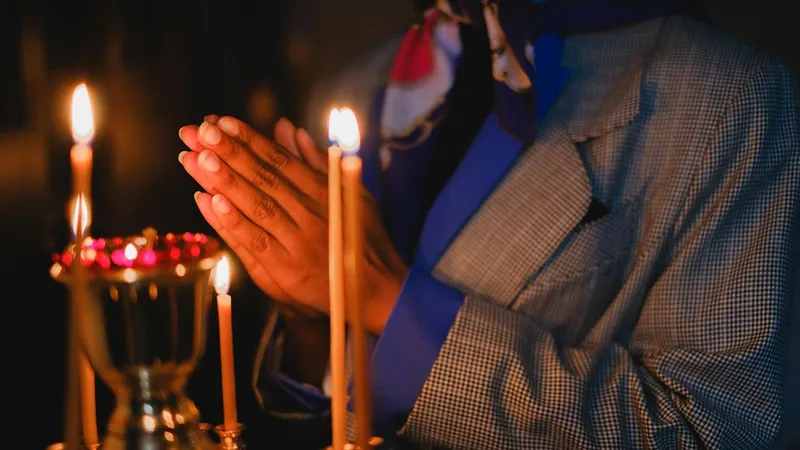 Cum să te rogi de Sfântul Andrei, pe 30 noiembrie, ca să atragi noroc, sănătate și fericire în viață: FOTO - Pexels(imagine cu rol ilustrativ)