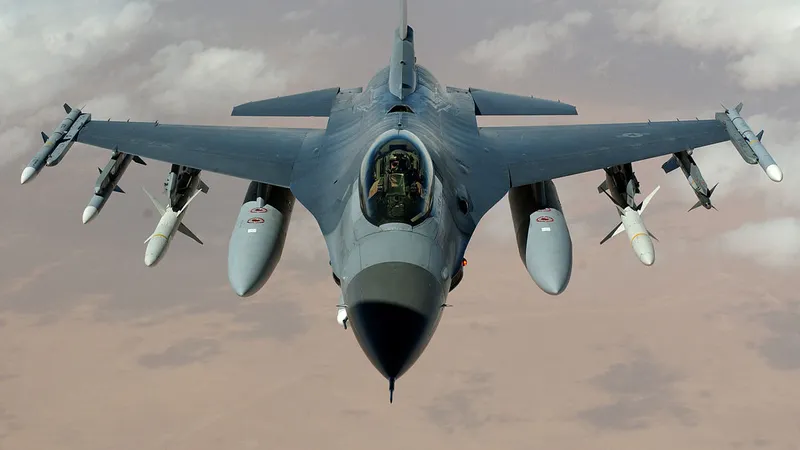 Incident pe poligonul Mălina: Atenție, „plouă” cu piese de F-16! / Foto: wikipedia.org