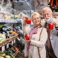 Pensionari la cumpărături Foto: Freepik (rol ilustrativ)