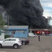 Pericol de explozie la un depozit de mase plastice. Totul din cauza unei țigări aruncate întâmplător - Foto: ISU