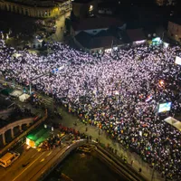 Zeci de mii de persoane au protestat împotriva corupției în Serbia, de ziua națională - Foto: Profimedia Images