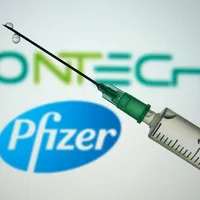 Pfizer și Biotech sunt primii care au primit autorizare pentru un vaccin anti COVID-19