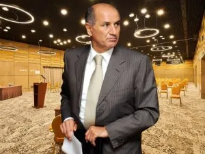 Neil s-a cazat cu soția la hotelul lui George Copos și a rămas șocat. Ce a găsit acolo l-a lăsat mască