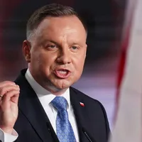 Scriitorul şi jurnalistul polonez Jakub Zulczyk este pus sub acuzare pentru că l-a jignit pe preşedintele Andrzej Duda într-o postare pe Facebook. / Foto: bbc.com