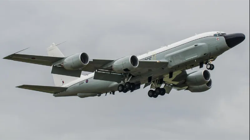 avion-spion RC-135W al Forțelor Aeriene Regale-Foto: UK Defense