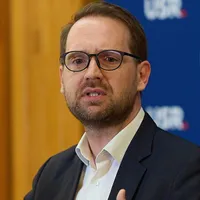 Vicepreşedintele USR Dominic Fritz, pe 10 aprilie, în conferinţă de presă - Foto: Profimedia Images
