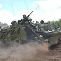 VIDEO Cum atacă vehiculele blindate de 15.000.000 $ trimise de Lituania la luptă împotriva lui Putin / Army Recognition