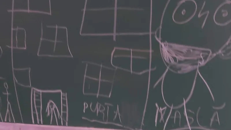 Copiii au reținut mesajul principal al crize sanitare: „Poartă mască”. Imagine pusă la dispoziție de Cati Vatala reporterului Newsweek
