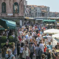 Amenzi de până la 500 de euro pentru românii care merg în Italia și fac acest lucru. NU au voie  - Foto:  Getty / imagine cu rol ilustrativ